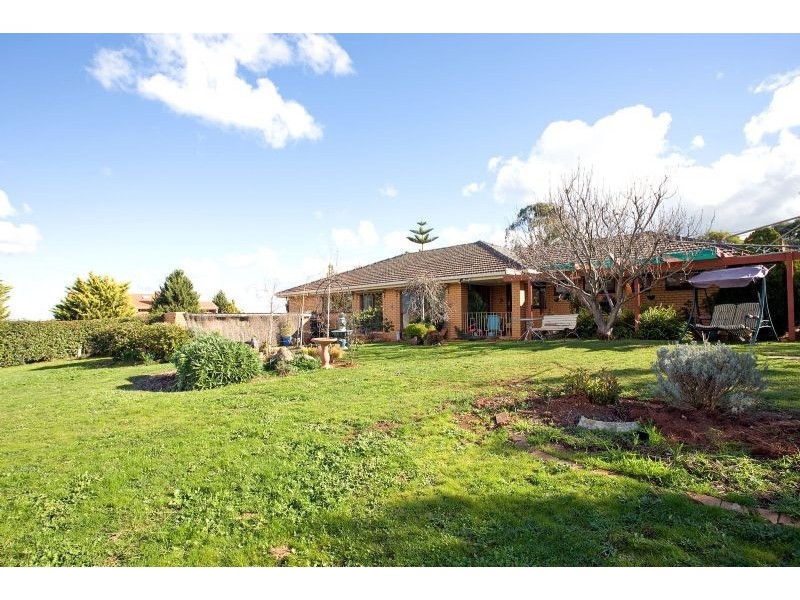 1 Wainewright Avenue, Mooroolbark VIC 3138