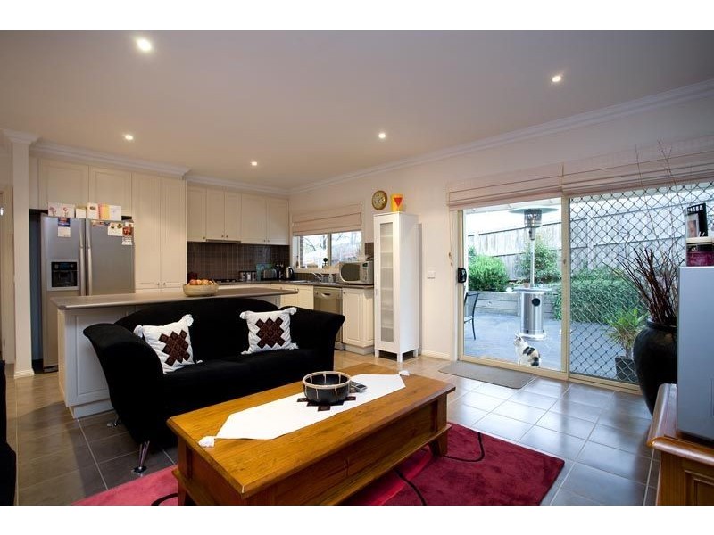 17/37 Holloway Road, Croydon North VIC 3136