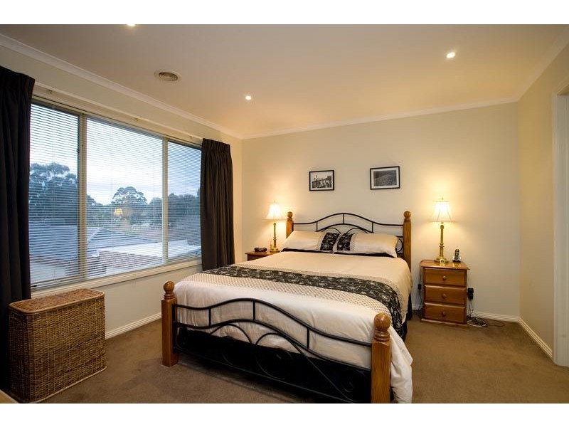 17/37 Holloway Road, Croydon North VIC 3136