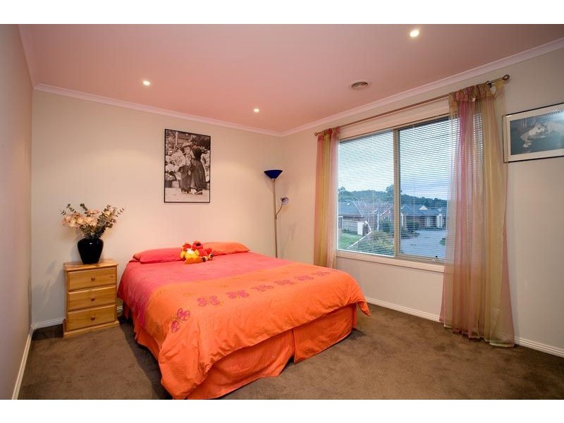 17/37 Holloway Road, Croydon North VIC 3136