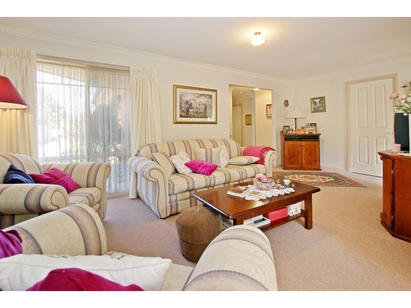 2/15 Zealandia Road East, Croydon North VIC 3136