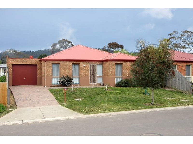 11 Pinoak Drive, Yarra Glen VIC 3775