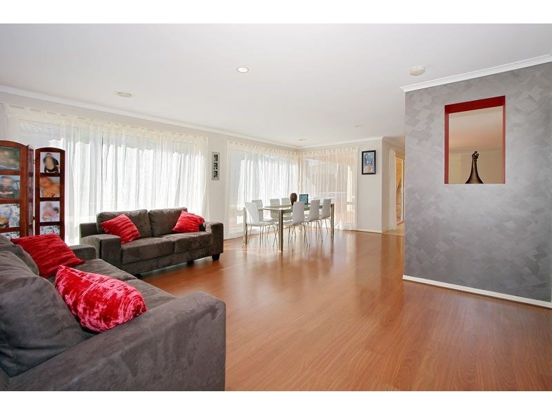 8 Paula Way, Chirnside Park VIC 3116