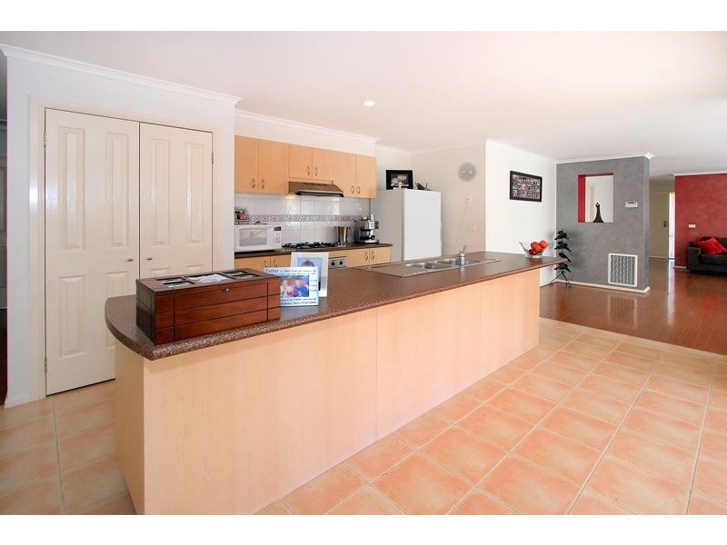 8 Paula Way, Chirnside Park VIC 3116