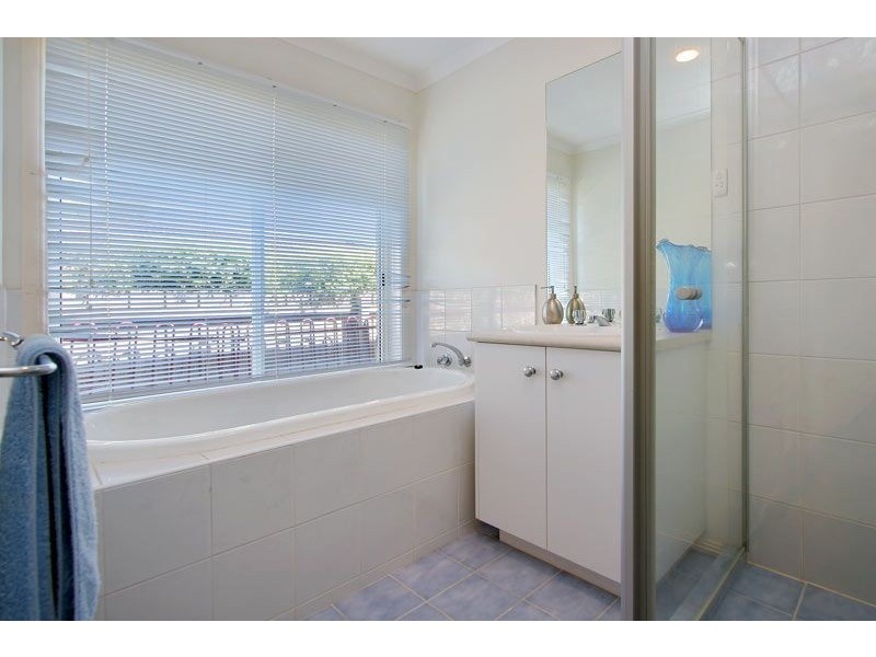 8 Paula Way, Chirnside Park VIC 3116