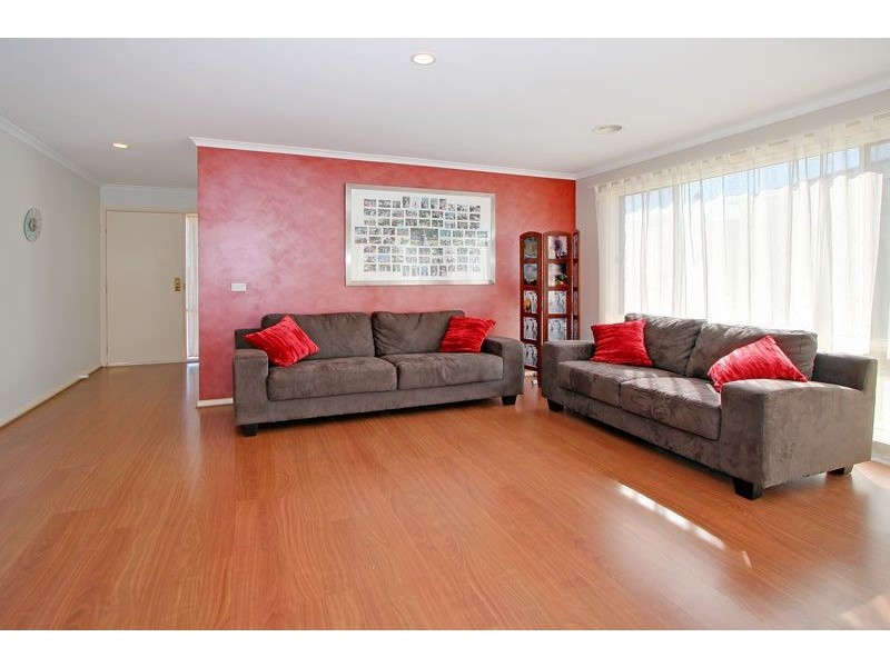 8 Paula Way, Chirnside Park VIC 3116