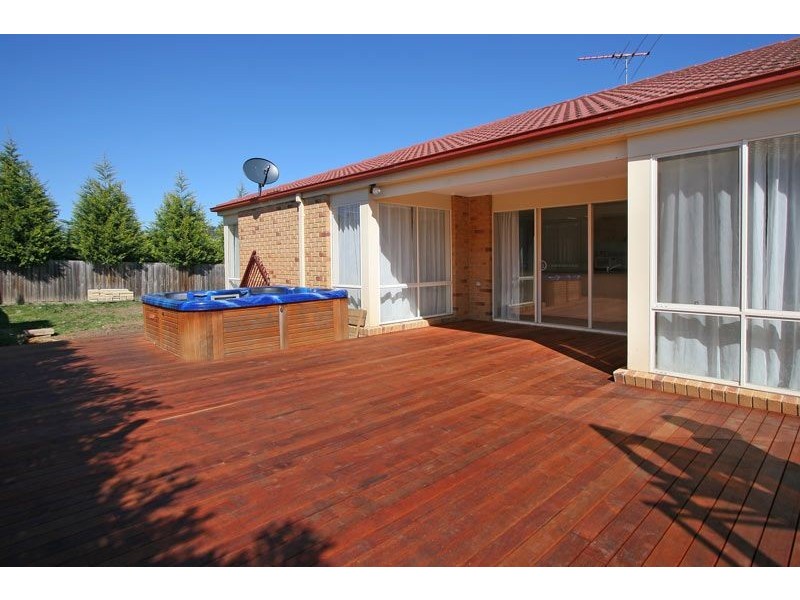 8 Paula Way, Chirnside Park VIC 3116