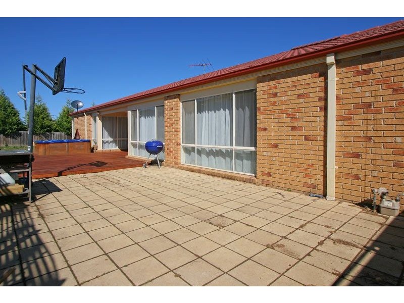 8 Paula Way, Chirnside Park VIC 3116