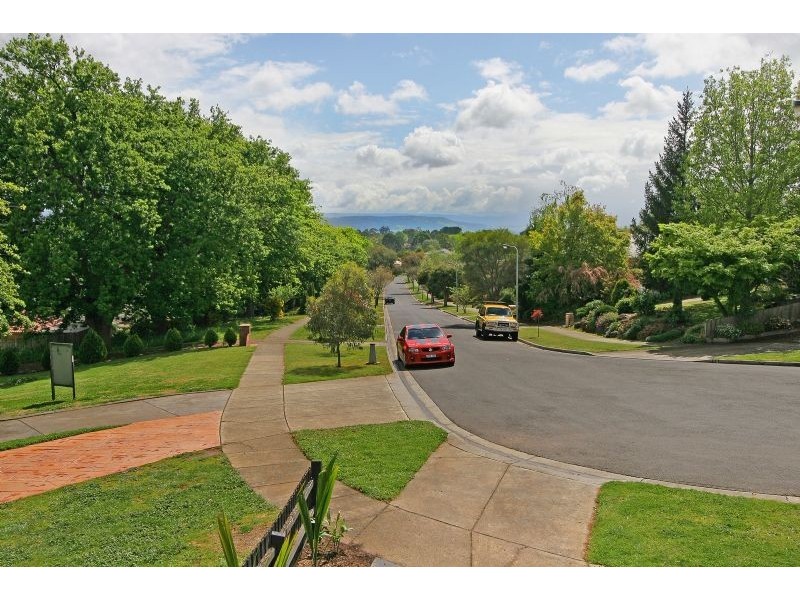 13 Great Oak Court, Mooroolbark VIC 3138