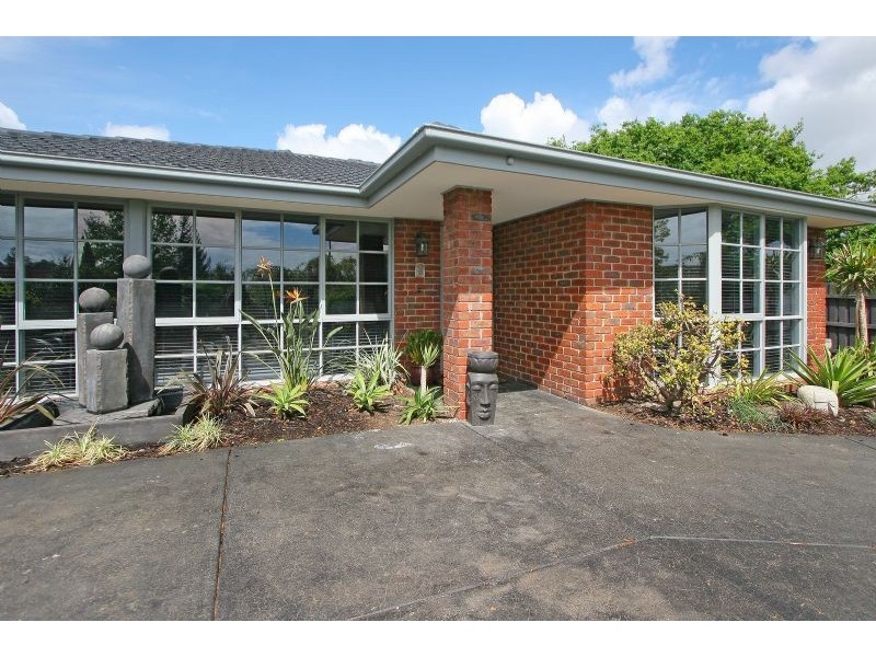 13 Great Oak Court, Mooroolbark VIC 3138