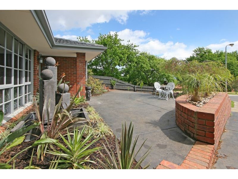 13 Great Oak Court, Mooroolbark VIC 3138