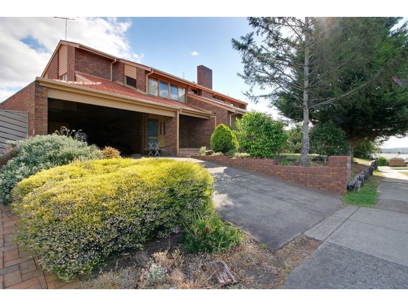 2 Wainewright, Mooroolbark VIC 3138