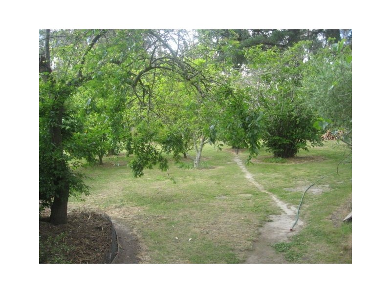 24 Aqueduct Ave, Mount Evelyn VIC 3796