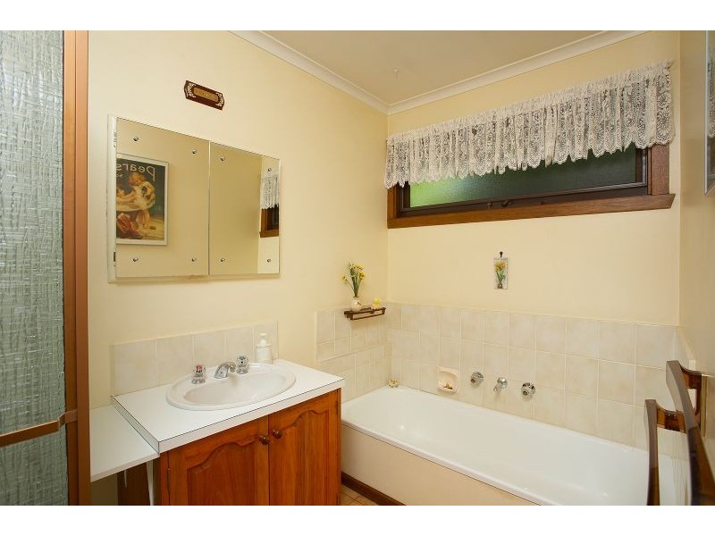 42 Landscape Drive, Mooroolbark VIC 3138