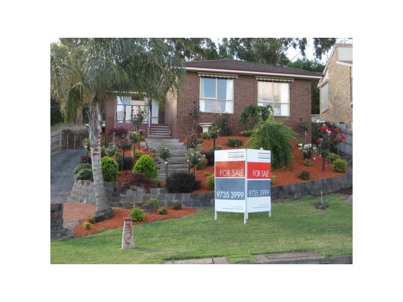 27 Landscape Drive, Mooroolbark VIC 3138