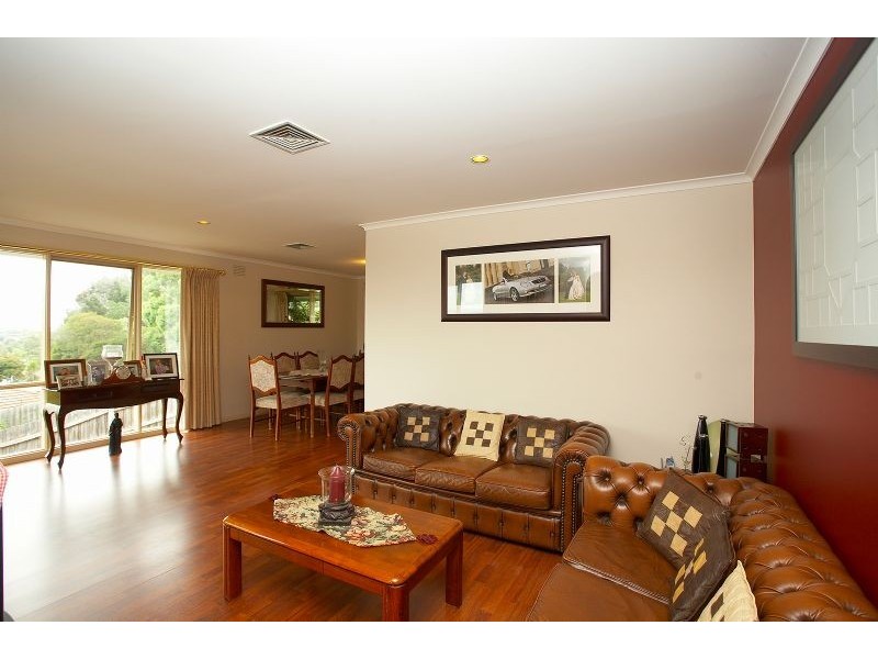 27 Landscape Drive, Mooroolbark VIC 3138