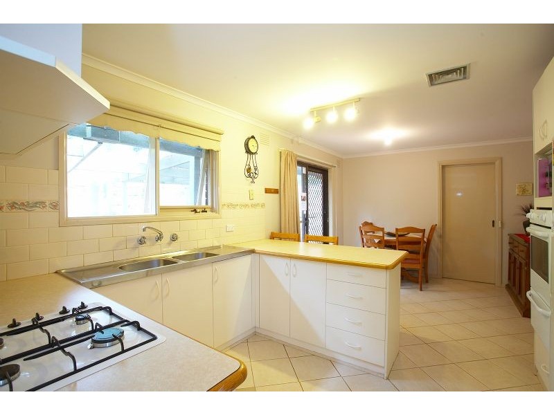 27 Landscape Drive, Mooroolbark VIC 3138