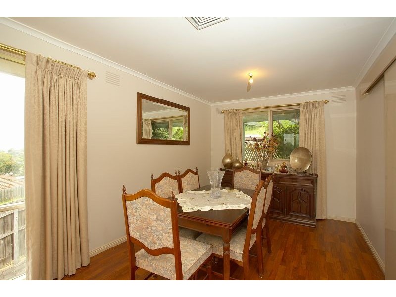 27 Landscape Drive, Mooroolbark VIC 3138