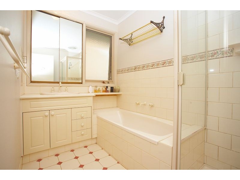 27 Landscape Drive, Mooroolbark VIC 3138