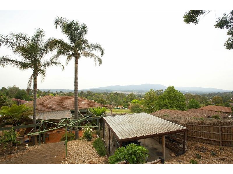 27 Landscape Drive, Mooroolbark VIC 3138