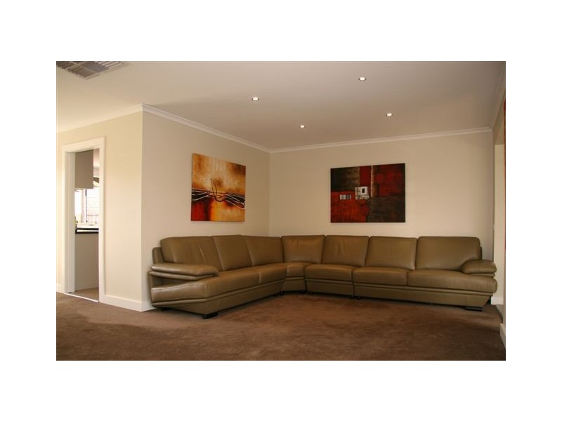 50 Savanna Drive, Mooroolbark VIC 3138