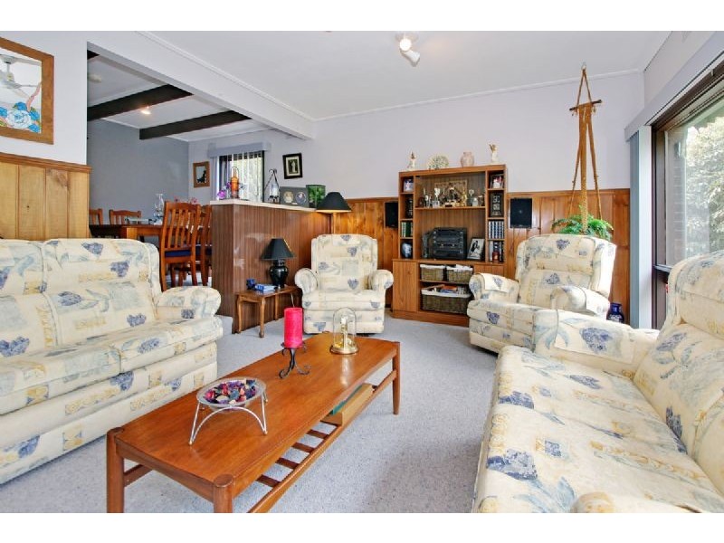 16 Rolling Hills Rd, Chirnside Park VIC 3116
