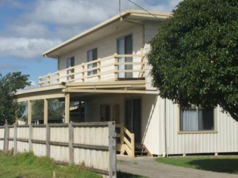 11 Diane Cres, Cowes VIC 3922