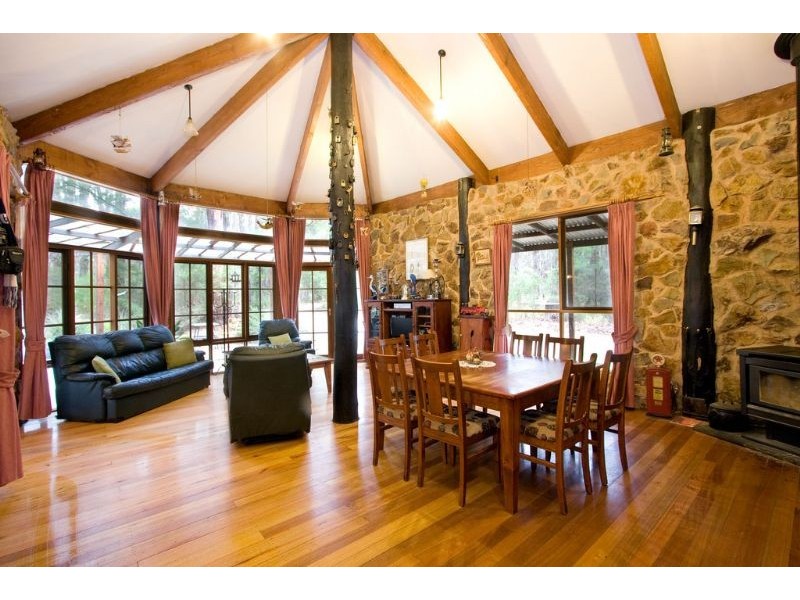 25 Bailey Grove, Wandin North VIC 3139