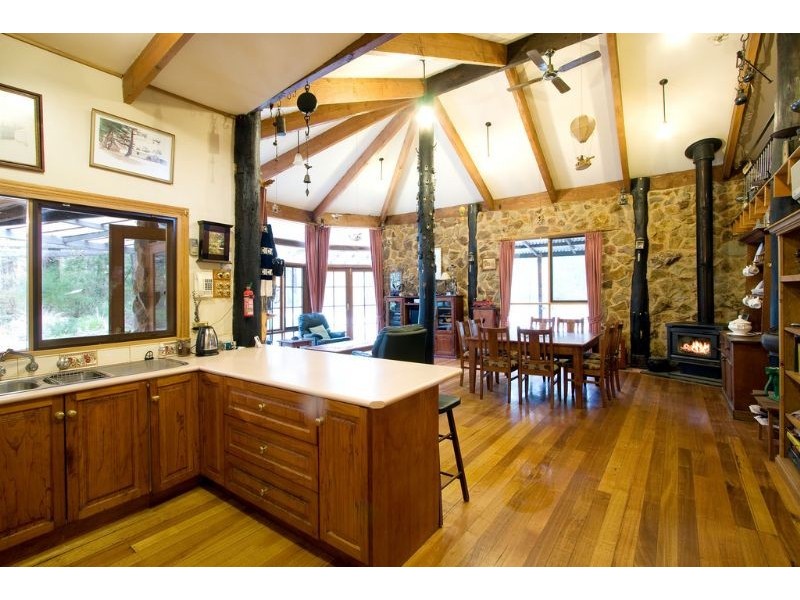 25 Bailey Grove, Wandin North VIC 3139