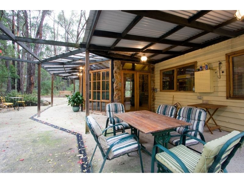 25 Bailey Grove, Wandin North VIC 3139