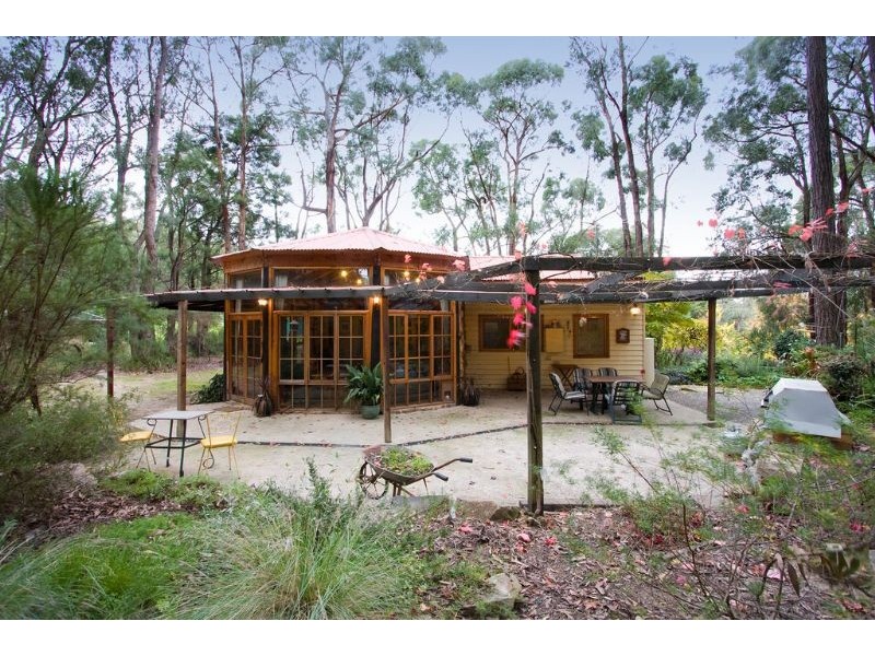 25 Bailey Grove, Wandin North VIC 3139