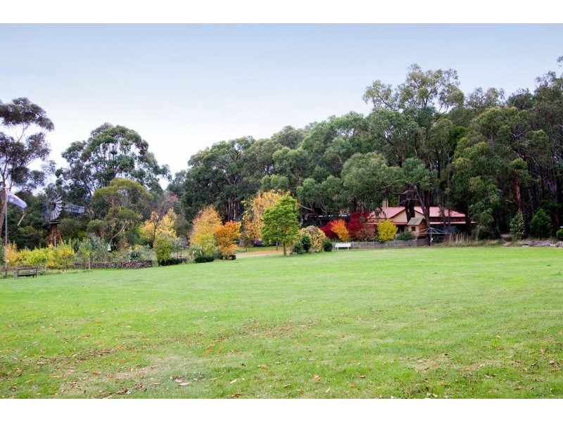 25 Bailey Grove, Wandin North VIC 3139