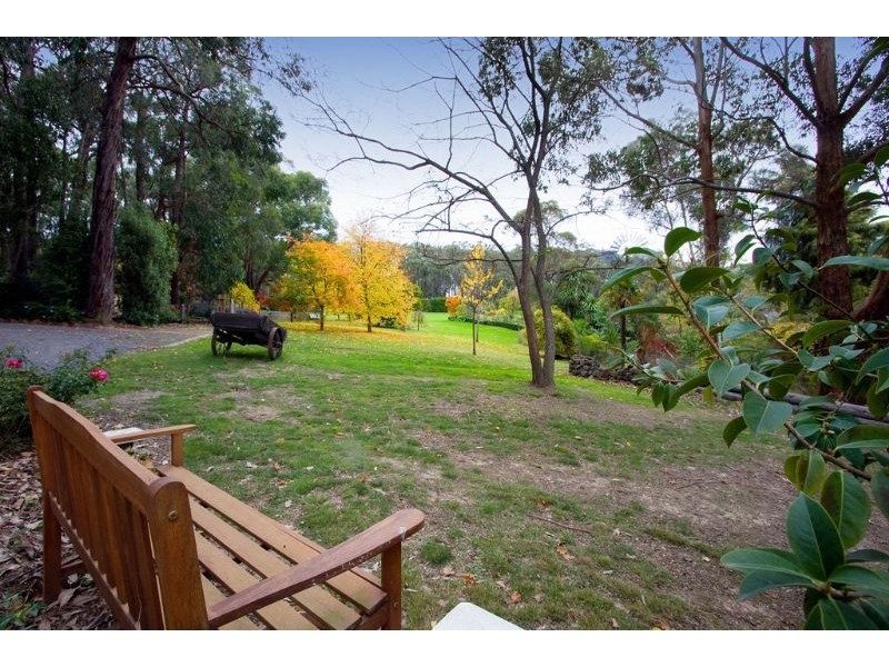 25 Bailey Grove, Wandin North VIC 3139