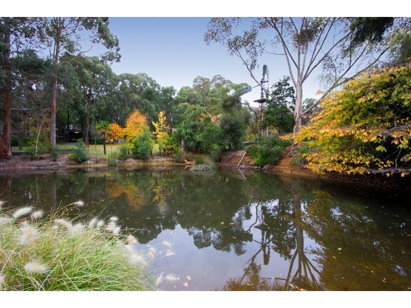25 Bailey Grove, Wandin North VIC 3139