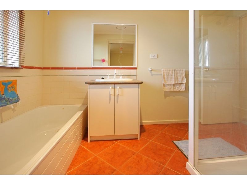 1/12 Edward Road, Chirnside Park VIC 3116