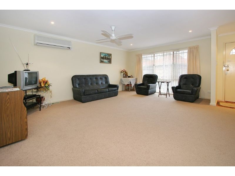 1/12 Edward Road, Chirnside Park VIC 3116