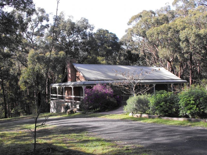 135 Glenview Road, Launching Place VIC 3139