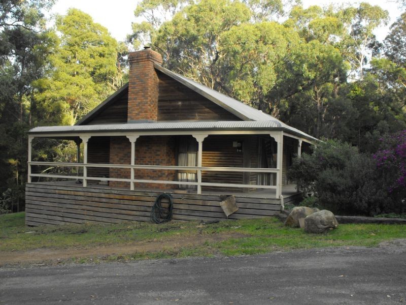 135 Glenview Road, Launching Place VIC 3139