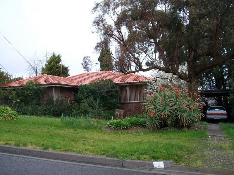 2 Erskine Ridge, Mooroolbark VIC 3138