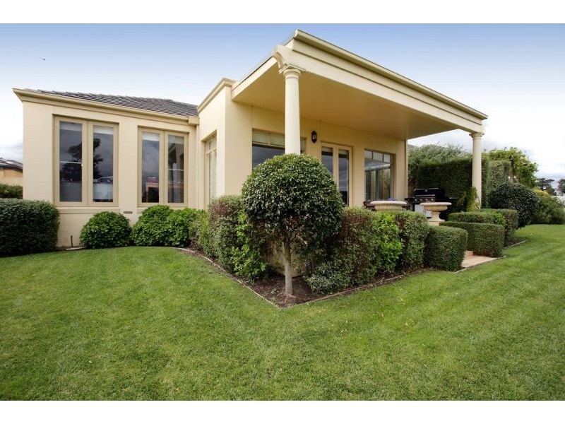 23 St John Circle, Chirnside Park VIC 3116
