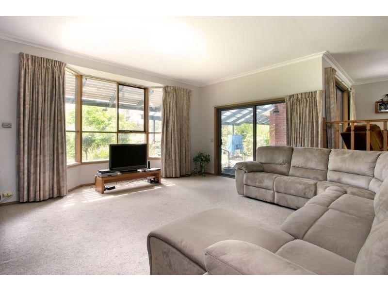 18 Bailey Grove, Wandin North VIC 3139