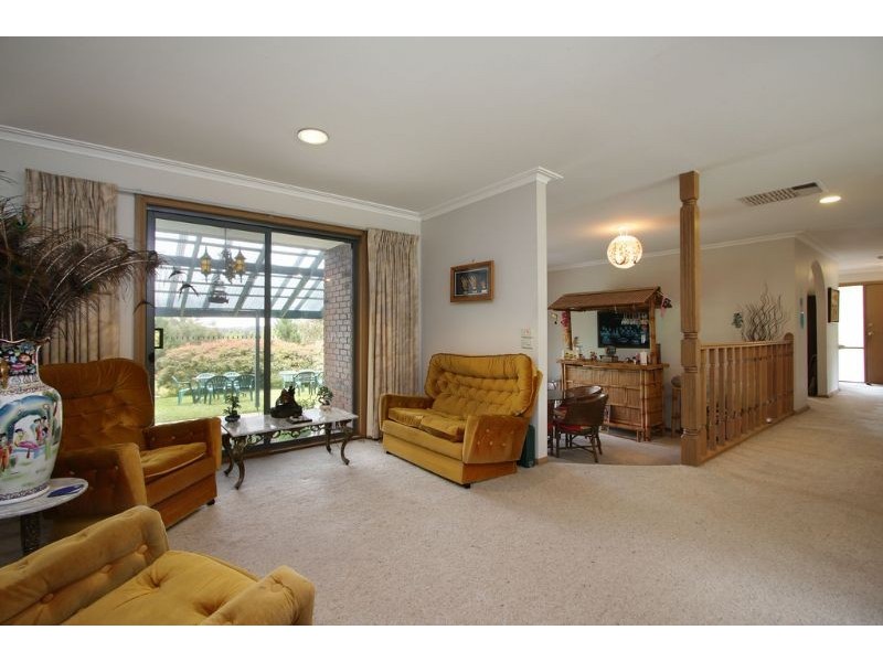 18 Bailey Grove, Wandin North VIC 3139