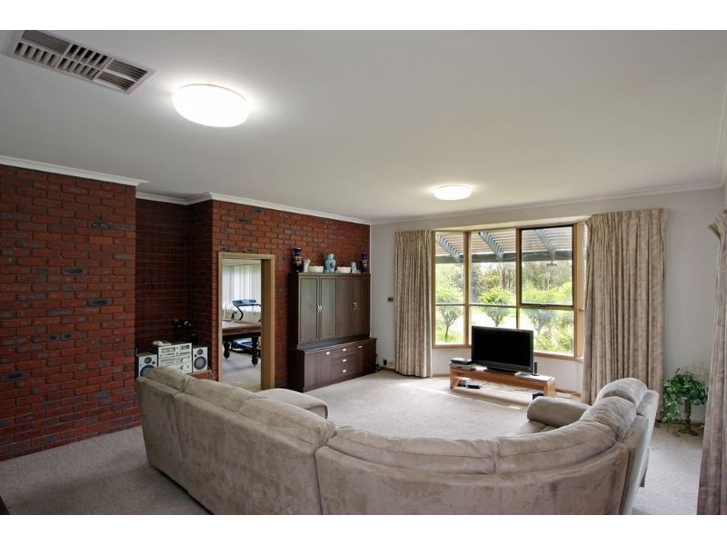 18 Bailey Grove, Wandin North VIC 3139