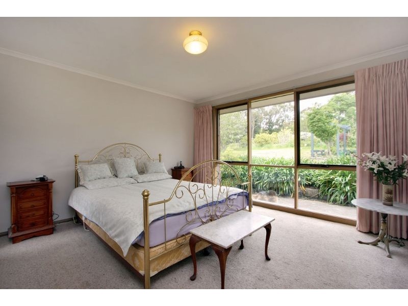 18 Bailey Grove, Wandin North VIC 3139