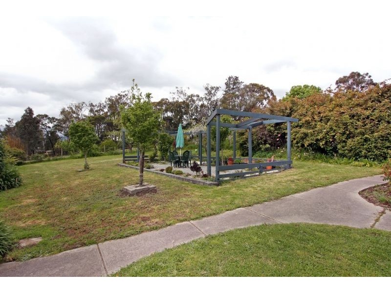 18 Bailey Grove, Wandin North VIC 3139