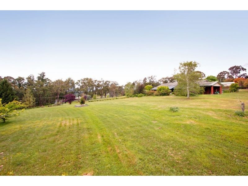 18 Bailey Grove, Wandin North VIC 3139