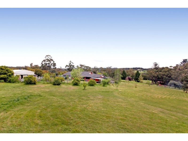 18 Bailey Grove, Wandin North VIC 3139