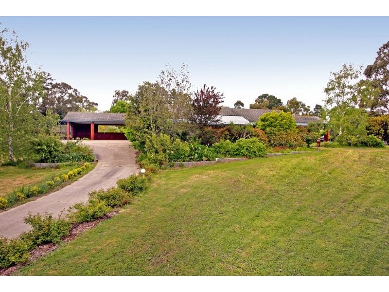 18 Bailey Grove, Wandin North VIC 3139