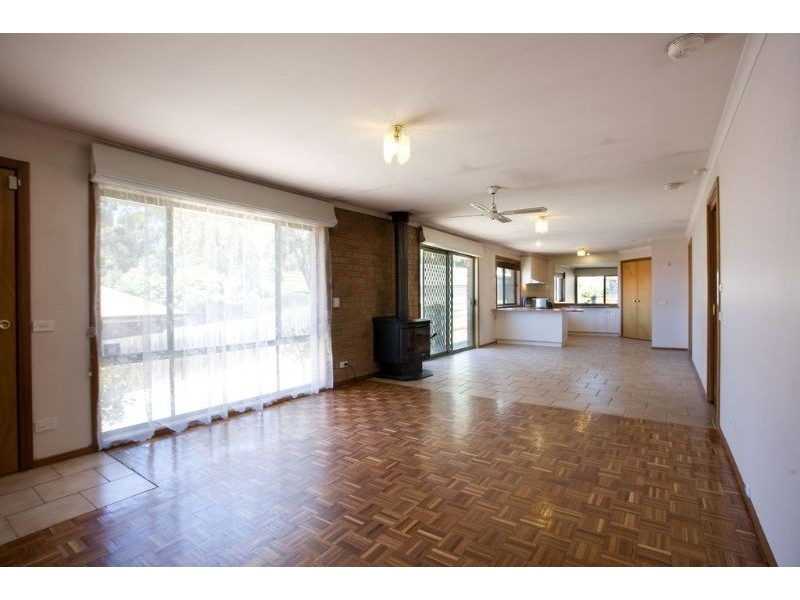 16 Ashley Court, Seville VIC 3139