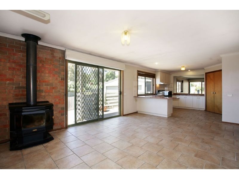 16 Ashley Court, Seville VIC 3139